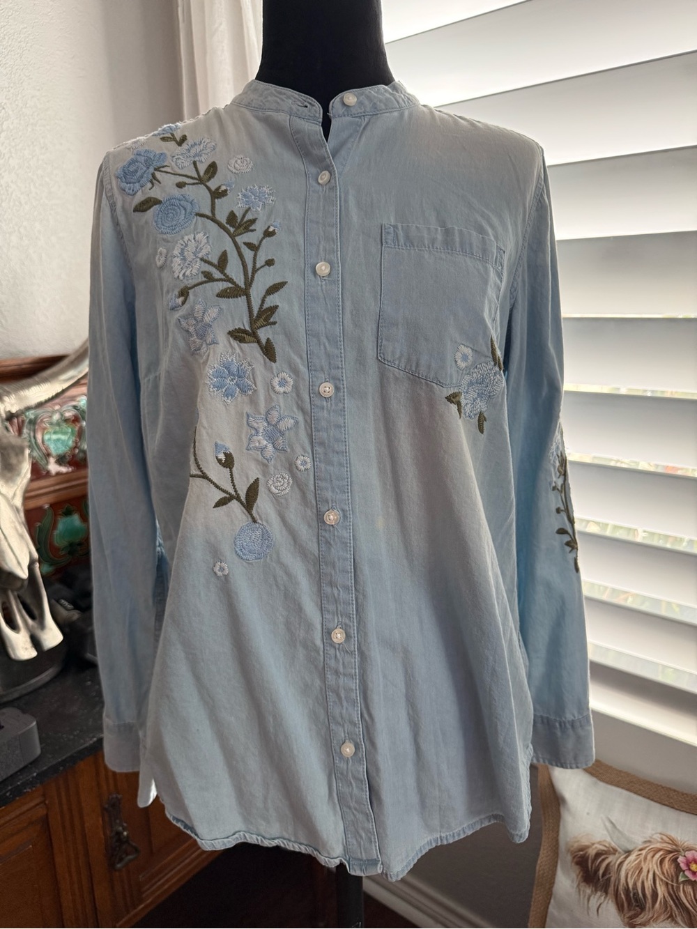 St. John’s Bay Women’s Chambray Floral Embroidered Shirt Boho Cottagecore Denim